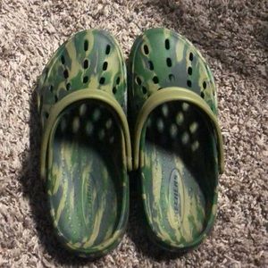 EUC Skechers/crocs